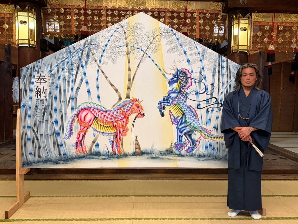 大絵馬「麟麒神使」と不動貴雄氏