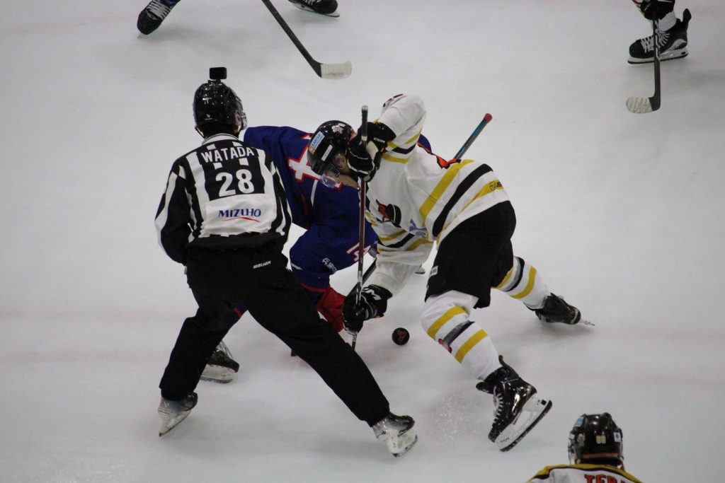 試合の様子(29日）　（紺のユニフォームがスターズ神戸）