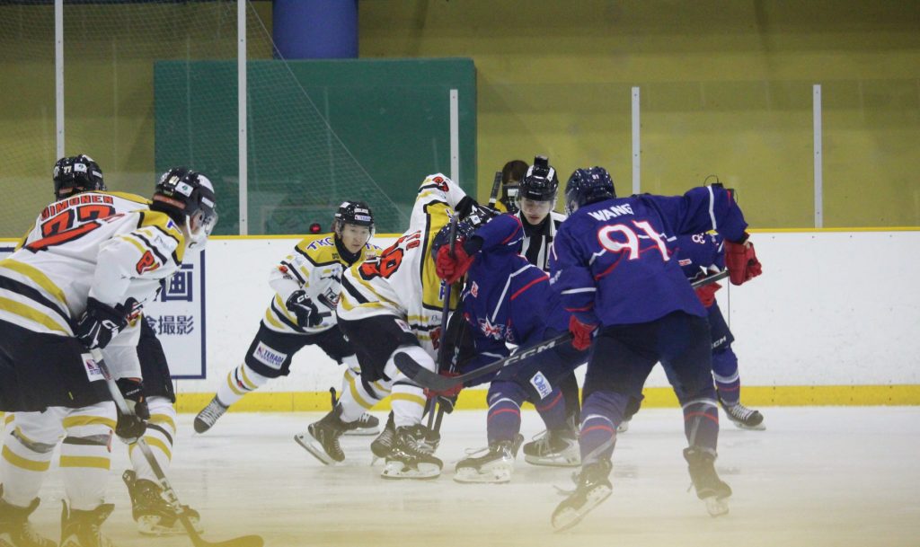 試合の様子(29日）　（紺のユニフォームがスターズ神戸）