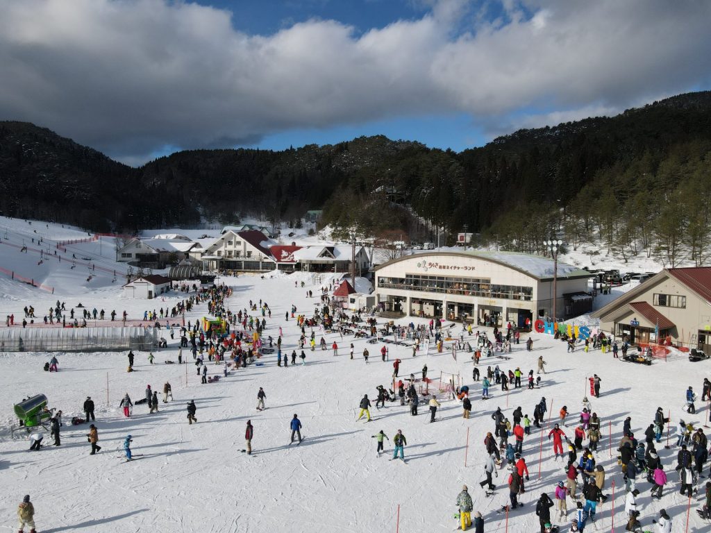 スキー客らでにぎわう、ちくさ高原スキー場（画像提供：宍粟市）