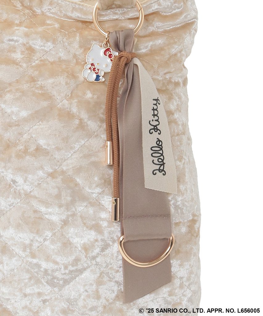 「Green Parks ×サンリオキャラクターズ」チャーム付きベロアバッグ(3990円)