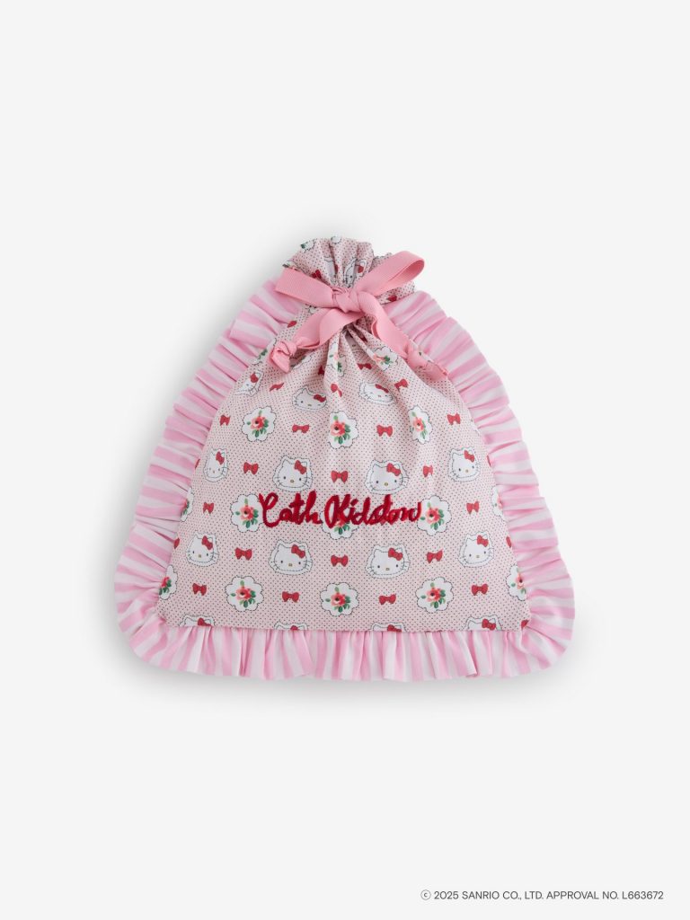 Cath Kidston × Hello Kitty ドローストリングポーチ（Patchwork/Provence 各4180円）