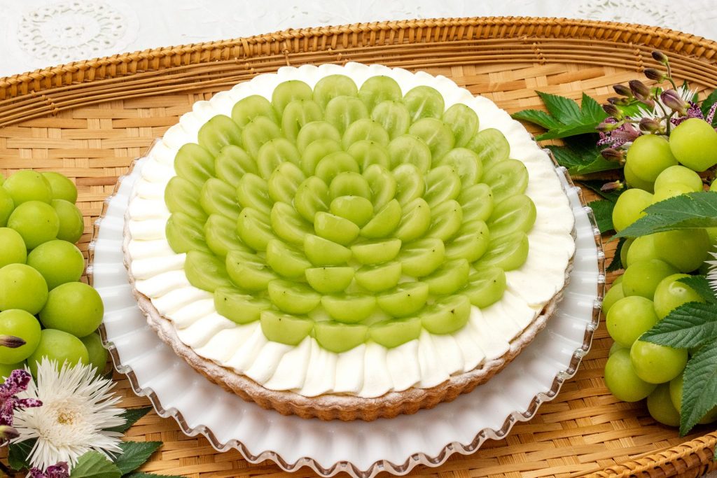 【キル フェ ボン】新作「シャインマスカットとフリルクリームのタルト ～ホワイトチョコ風味～」
