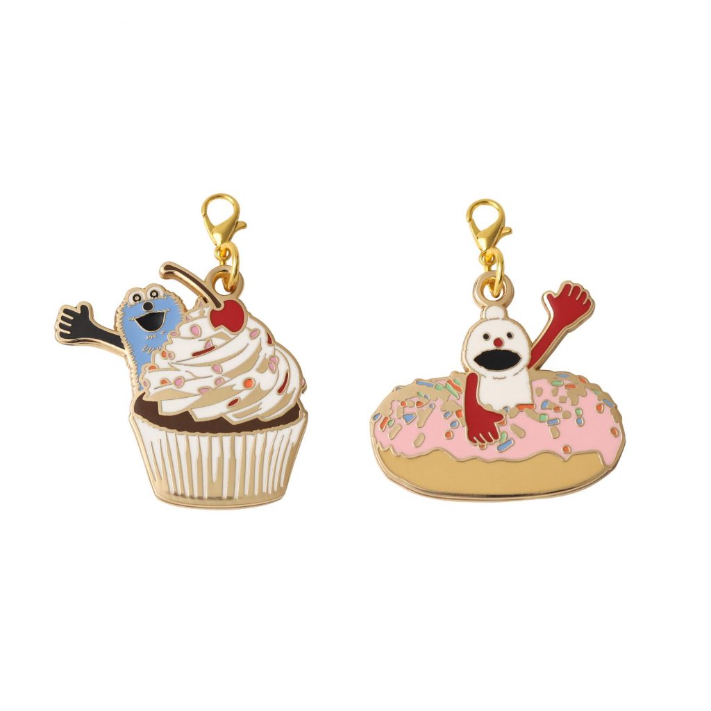 メタルチャーム（全2種　各990円）　(C)PUPPET SUNSUN/PS committee