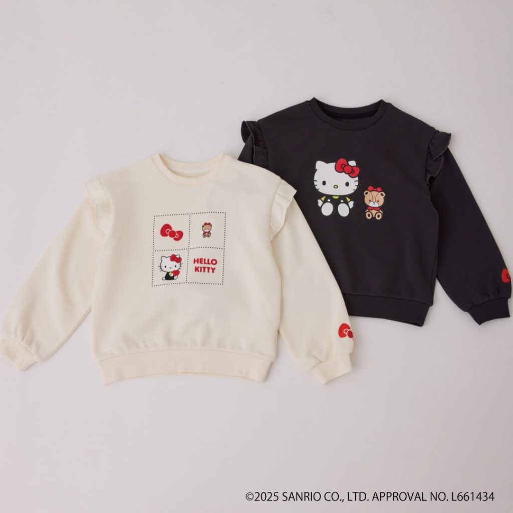 「【KIDS】発砲プリント裏毛プルオーバー」(カラー:キナリ/チャコール 4070円) (C)2025 SANRIO CO., LTD. APPROVAL NO. L661434