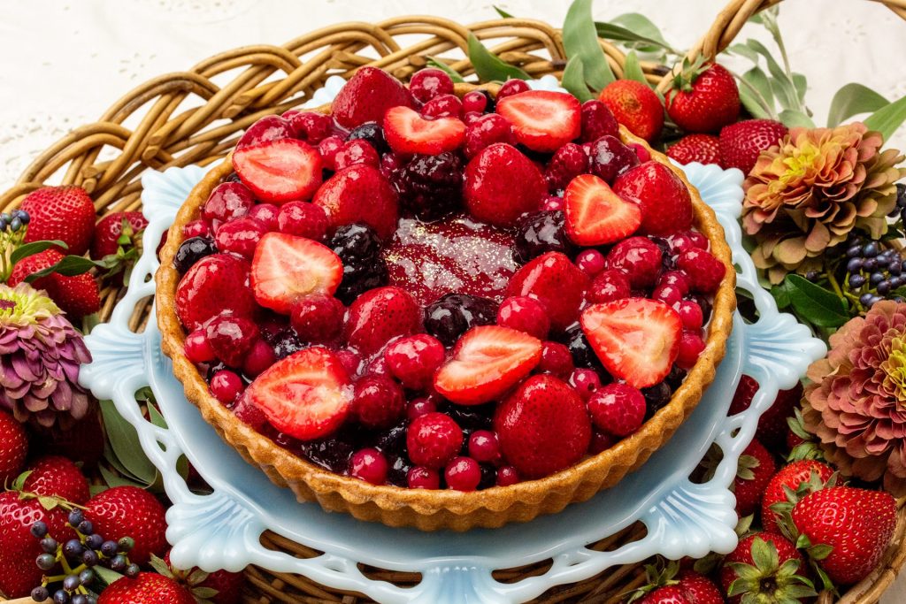 【キル フェ ボン】「赤いフルーツのタルト～リース仕立て～」（グランメゾン銀座、青山、東京ドームシティ店、東京スカイツリータウン・ソラマチ店、横浜、静岡、浜松、グランフロント大阪店、京都、福岡限定）