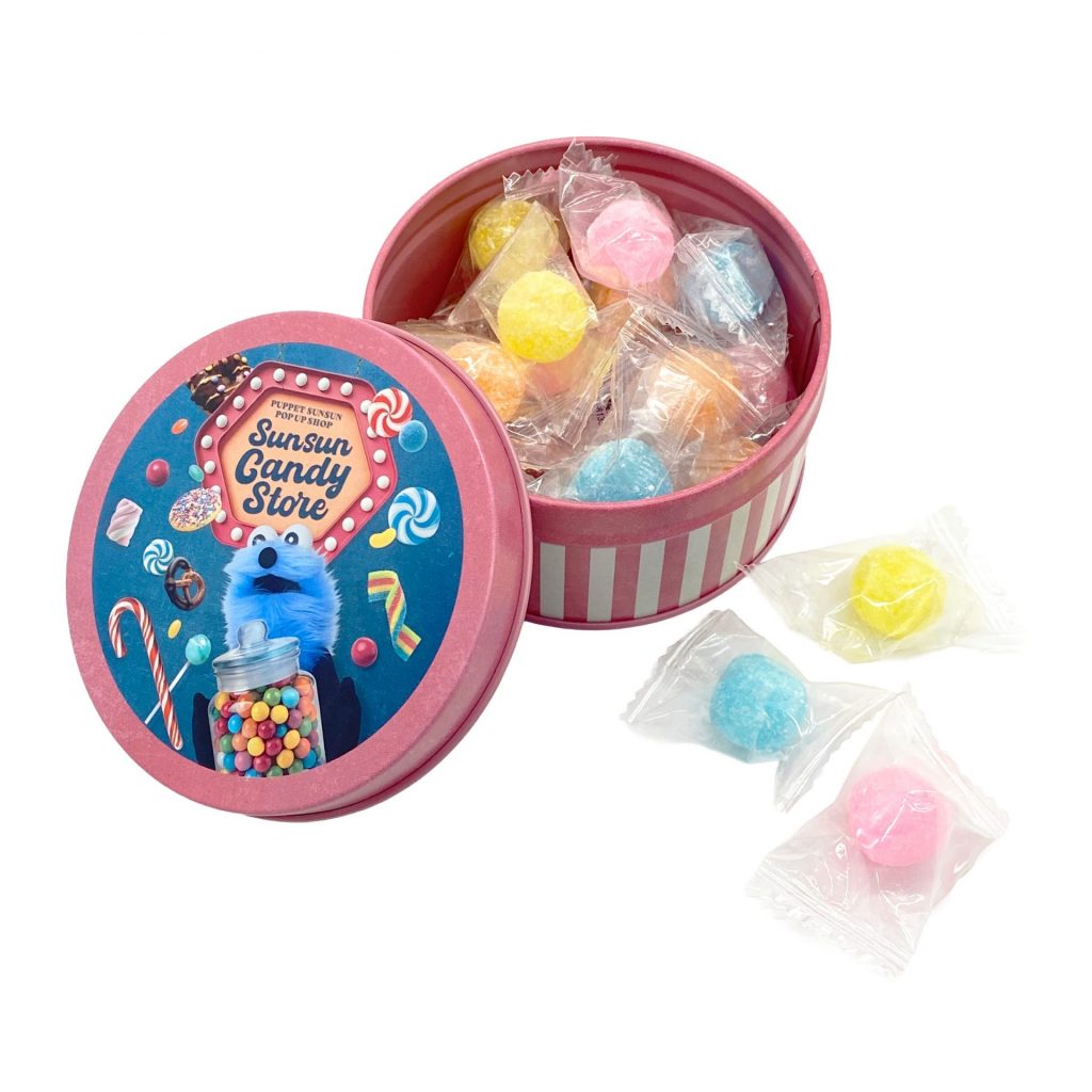 キャンディ缶（1296円）　(C)PUPPET SUNSUN/PS committee