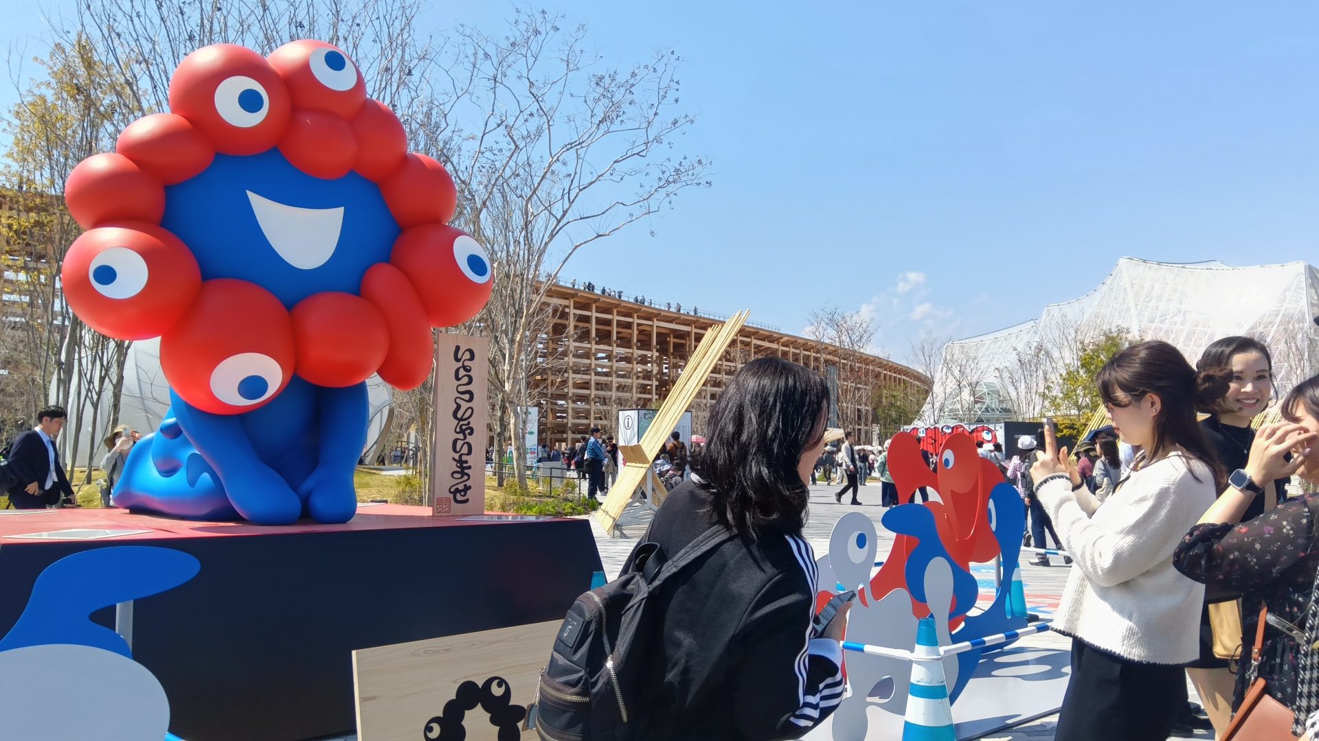 ミャクミャク感謝祭」大阪・東京で開催 ファンの前でパフォーマンス