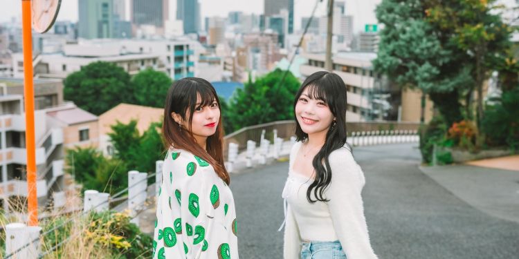 【神戸スキップ坂】神戸を見晴らす坂　中央区「国見坂」　KRD8菅原未結＆桜井みると散策