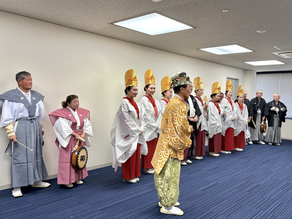 表敬訪問に訪れた福娘一行