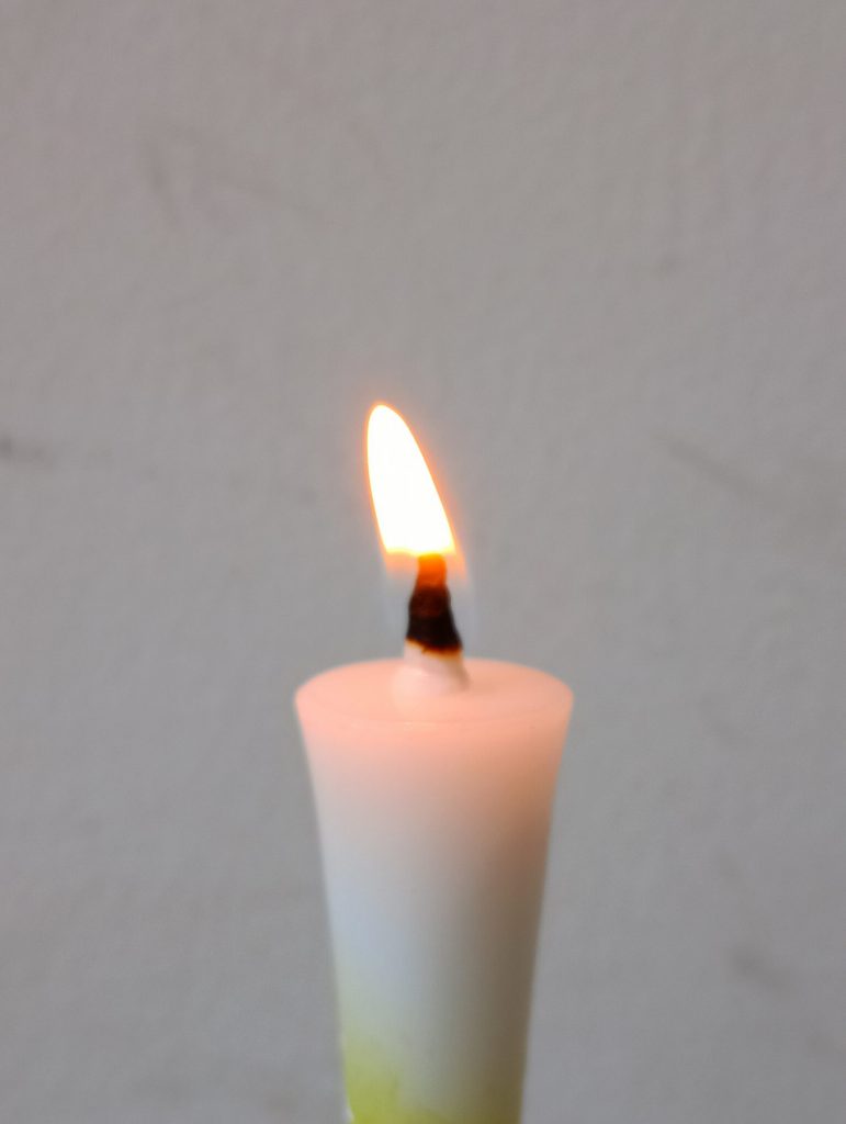 和ろうそくの炎