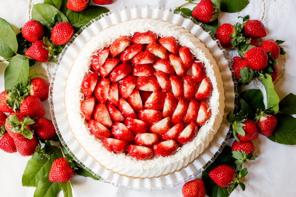 「特選 福岡県産 “あまおう”のタルト」（piece　1998円、whole　25cm　1万9980円）　販売期間：2025年12月26日（金）～2月15日（日）