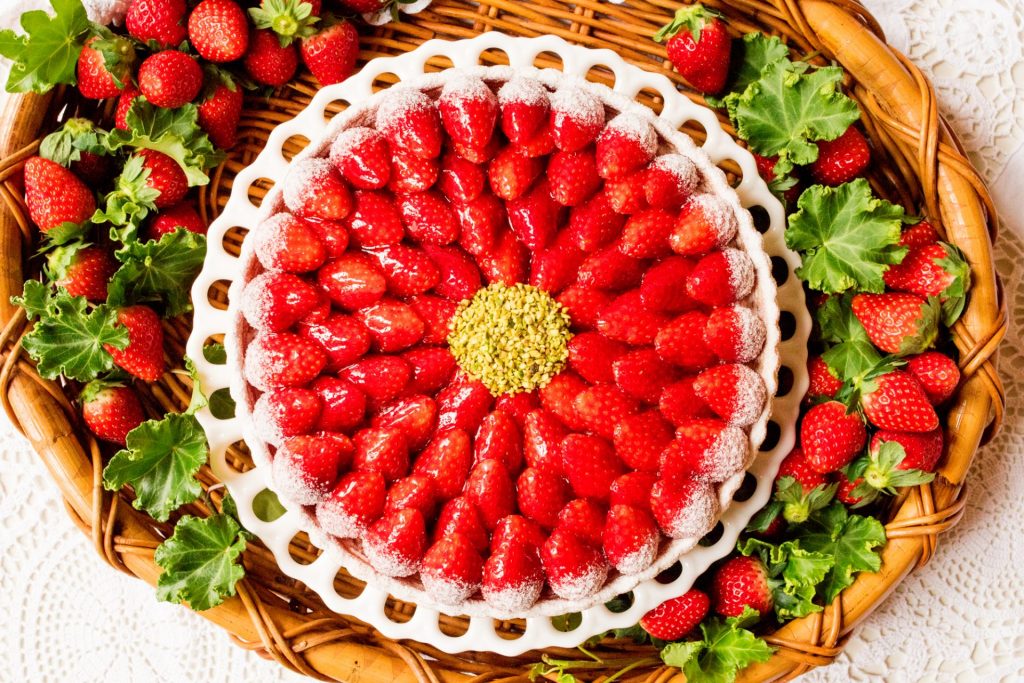 「イチゴのタルト」（piece　1360円、whole　25cm　1万3608円）　販売期間：通年販売（季節限定商品を除く）