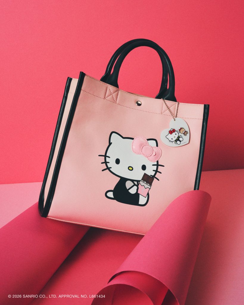 「アクリルチャーム付きトートバッグ」（5489円）