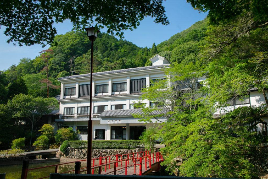 塩田温泉のある上山旅館（提供：株式会社上山旅館