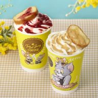 「＆TEA さくさくラスクのストロベリーロイヤルミルクティー」（Tallのみ 750円）、「さくさくラスクのピーナッツバターラテ」（Tallのみ 750円）　TOM AND JERRY and all related characters and elements (C) & Turner Entertainment Co. (s26)