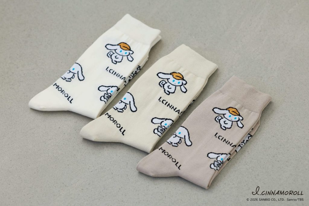 「アイシナモロール 総柄クルー」（1760円）　(C)2026SANRIO CO., LTD.　Sanrio/TBS