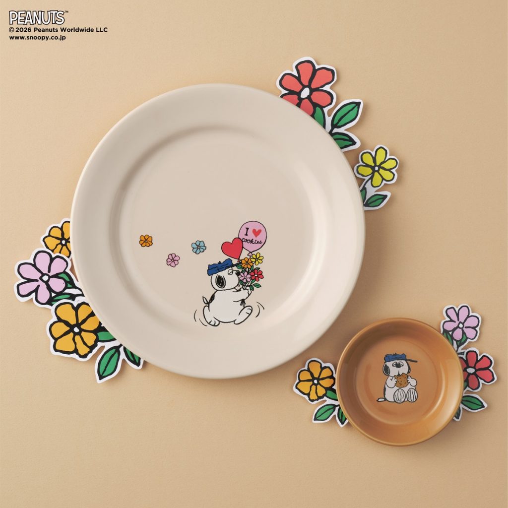 「プレート」（2420円）、「豆皿」（880円）　(C)2026 Peanuts Worldwide LLC