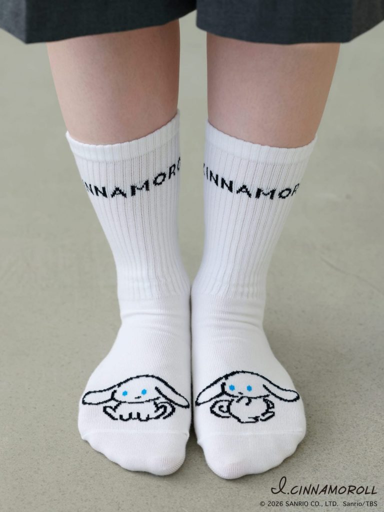 「アイシナモロール アメリブロゴクルー」（1760円）　(C)2026SANRIO CO., LTD.　Sanrio/TBS