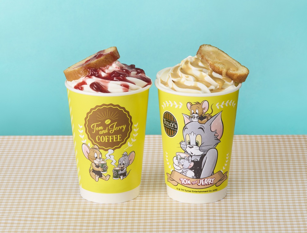 「さくさくラスクのピーナッツバターラテ」（Tallのみ 750円）、「＆TEA さくさくラスクのストロベリーロイヤルミルクティー」（Tallのみ 750円）　TOM AND JERRY and all related characters and elements (C) & Turner Entertainment Co. (s26)