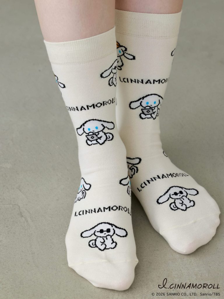 「アイシナモロール 総柄クルー」（1760円）　(C)2026SANRIO CO., LTD.　Sanrio/TBS