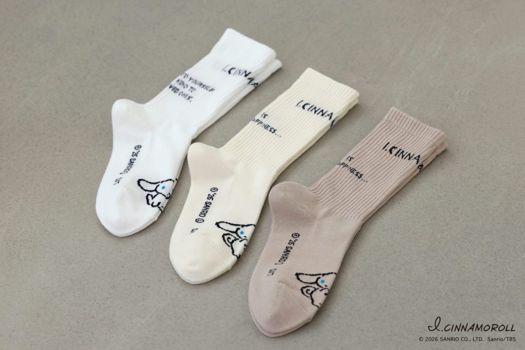 「アイシナモロール アメリブロゴクルー」（1760円）　(C)2026SANRIO CO., LTD.　Sanrio/TBS