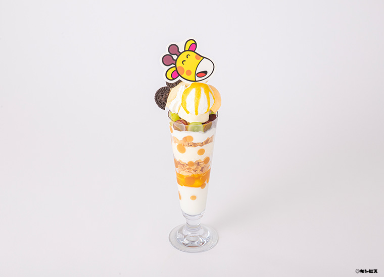 シェアして食べよう！きりんさんのロングパフェ（3880円）