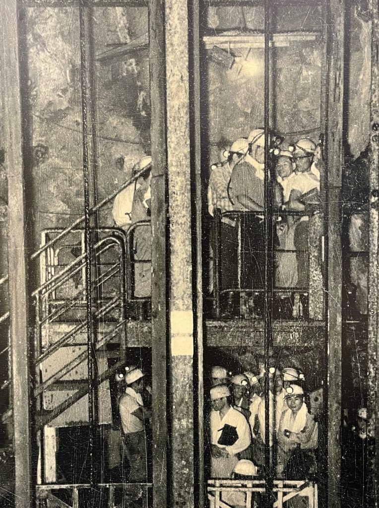 エレベーター　使用されていた当時の写真　提供：生野銀山