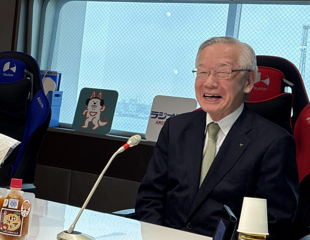 相生市の魅力や市政について語る谷口芳紀市長（ラジオ関西スタジオにて）