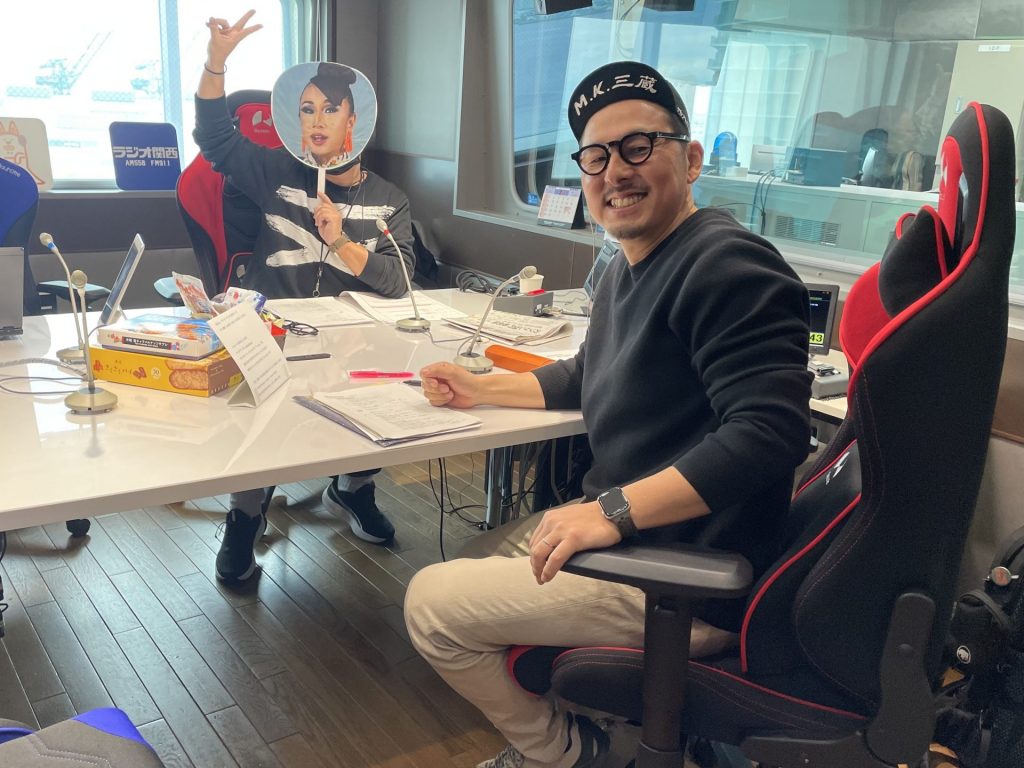 ドラァグクイーンのサマンサ・アナンサと芥川賞作家の松永K三蔵