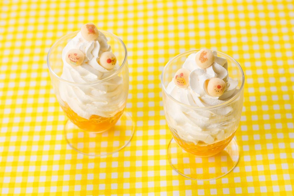 リラックマのマンゴーミニパフェ　(C)2026 San-X Co., Ltd. All Rights Reserved.