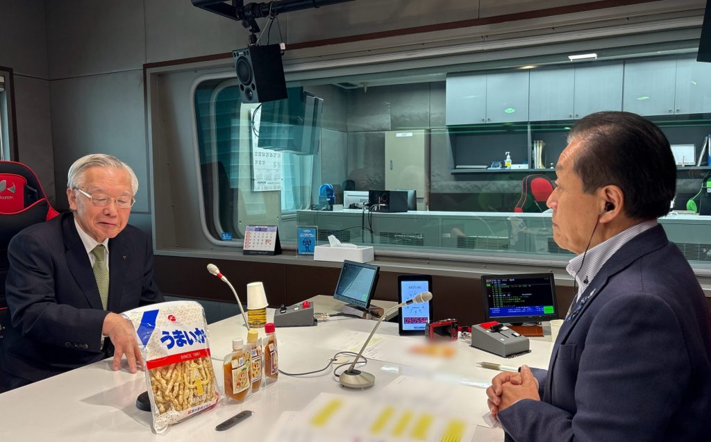 全国から注目を集めるごみ処理場建設計画など、相生市の市政について語る谷口市長（左）