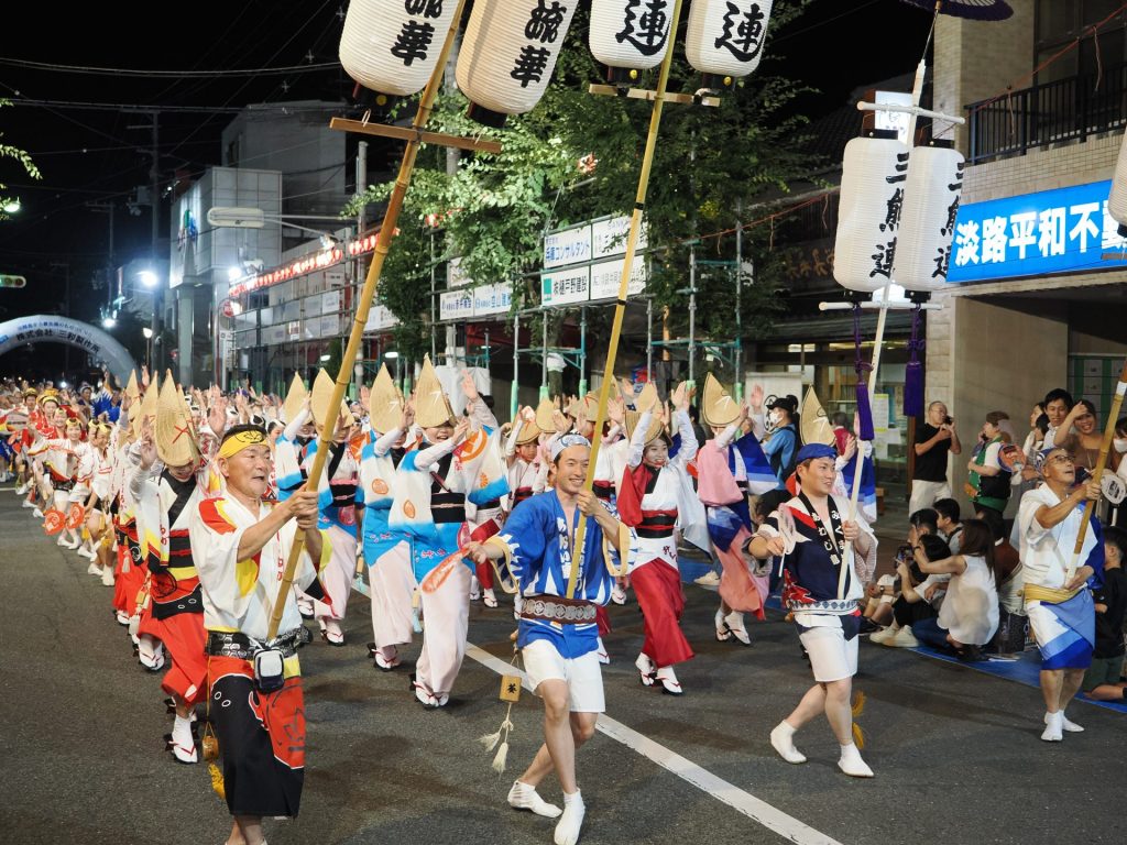 洲本の夏の風物詩・淡路島まつりの「おどり大会」の様子（画像提供：洲本市）