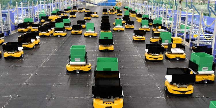 生協初、自走式ロボット活用の物流拠点　兵庫・加古川に　効率1.8倍、負担軽減期待