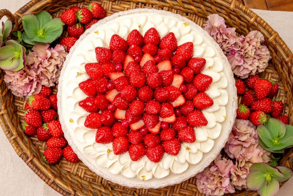 「キル フェ ボン」が母の日限定の赤いカーネーションをモチーフにしたタルトを発売