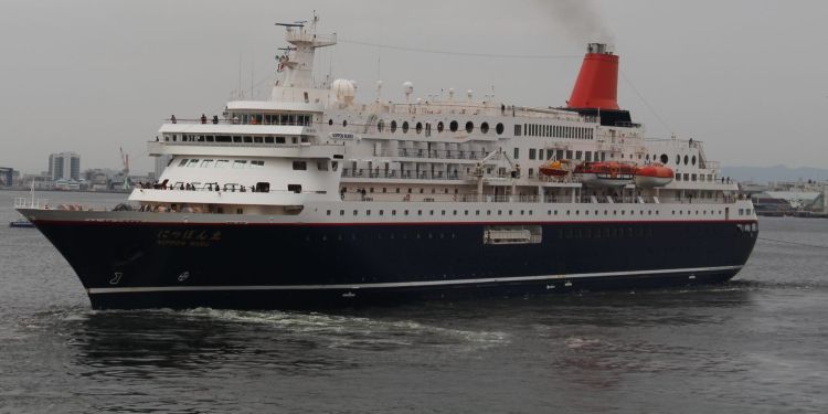 クルーズ客船にっぽん丸 多くの人に見送られ神戸出航 5月に引退 最終寄港は4月12日