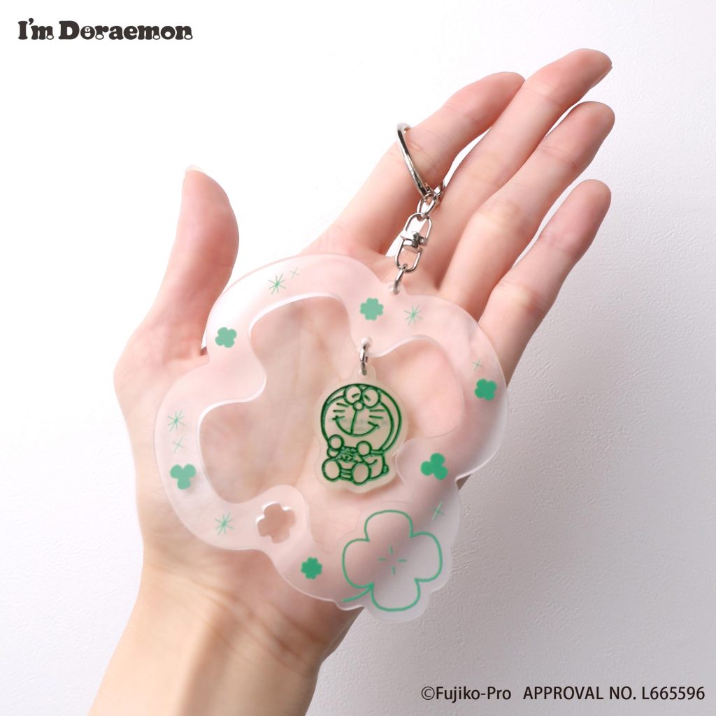 「ゆらゆらアクリルキーホルダー」（全3種・各990円）