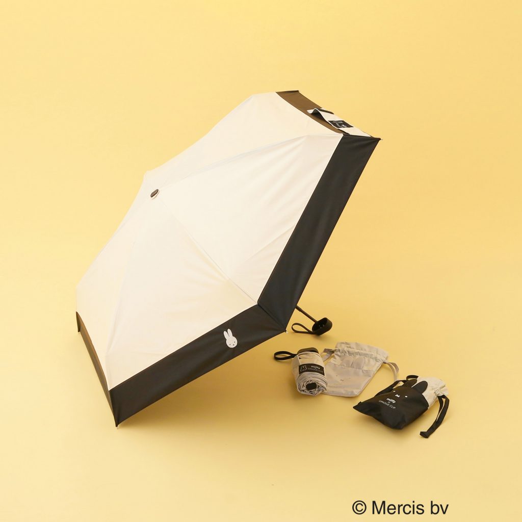 「巾着入り晴雨兼用折りたたみ傘」（4979円）