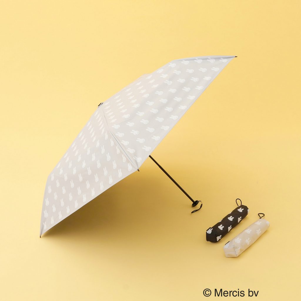 「総柄プリントデザイン晴雨兼用軽量折りたたみ傘」（4479円）