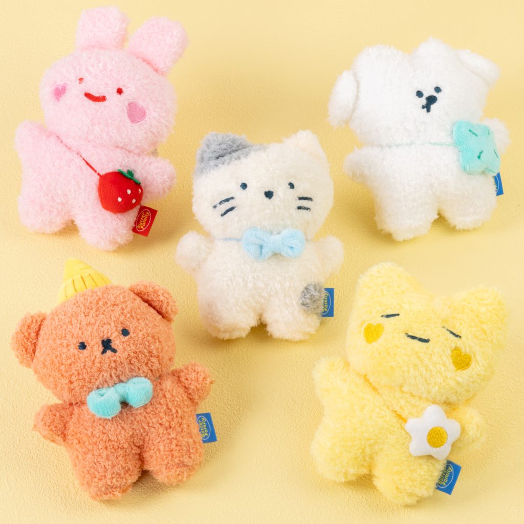 「レジャースタンド型 ぬいぐるみ」（各1518円）