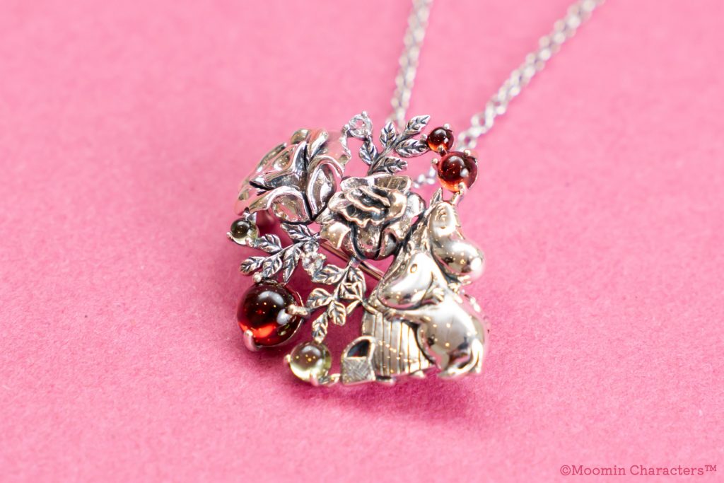 「大好き！ムーミン＆ムーミンママ ブローチペンダント」（3万800円）