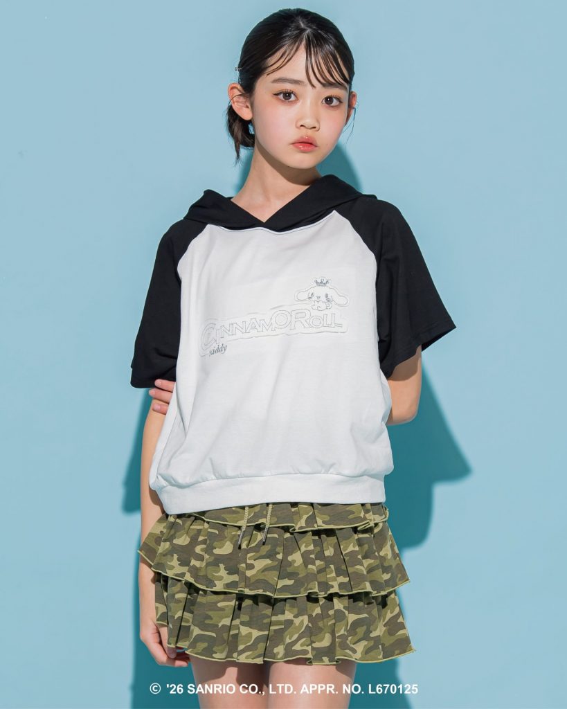 【シナモロール】ラメ刺繍フーディトップス」（3850円）　(C)2026 SANRIO CO., LTD. APPROVAL NO. L670125