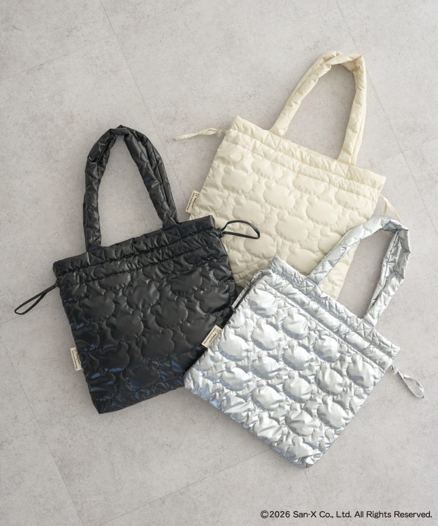 「リラックマ×earthシルエットキルトトートバッグ」(アイボリー・シルバー・ブラック 4950円)