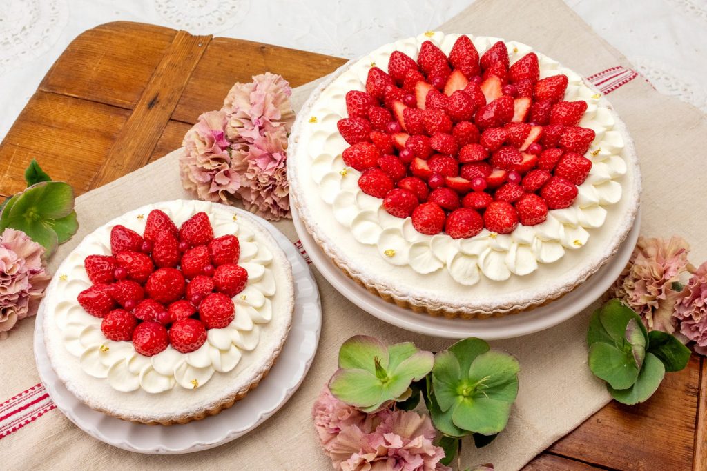 「イチゴとベリーのティラミス」（whole・25cm　1万4904円、whole・17cm　8197円）