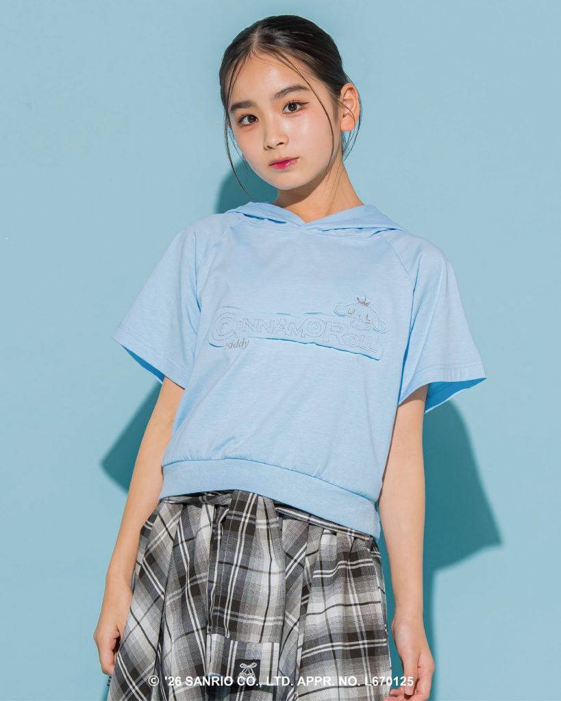 【シナモロール】ラメ刺繍フーディトップス」（3850円）　(C)2026 SANRIO CO., LTD. APPROVAL NO. L670125