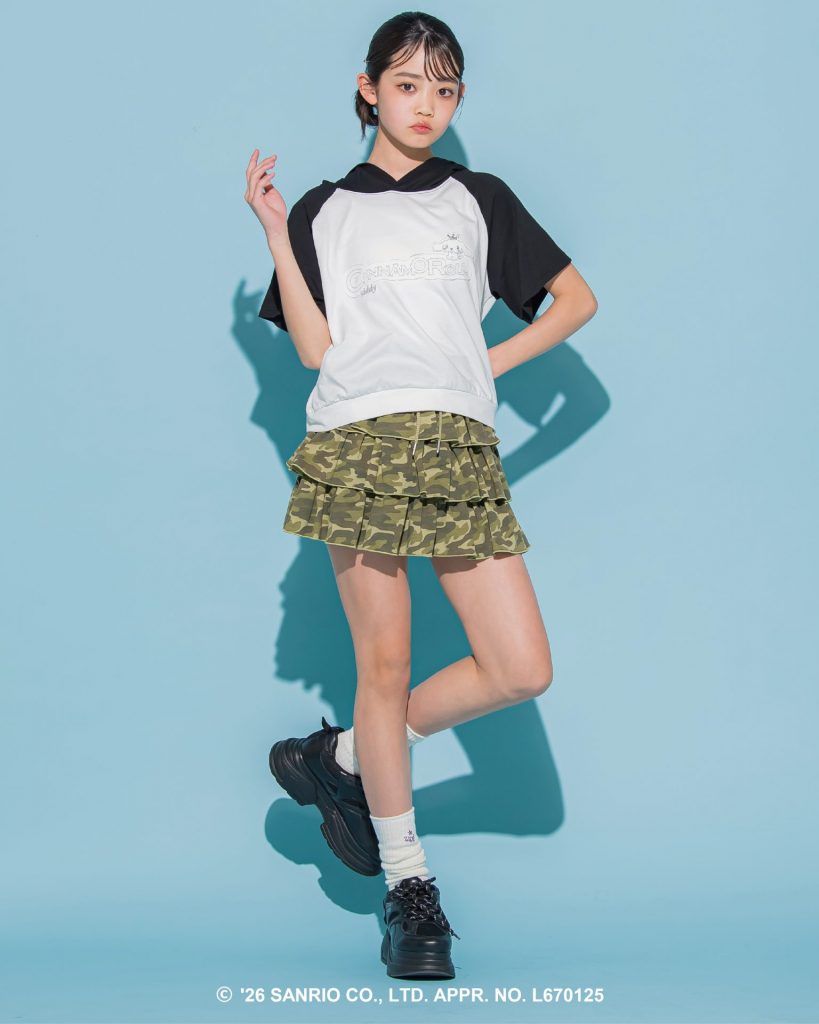 【シナモロール】ラメ刺繍フーディトップス」（3850円）　(C)2026 SANRIO CO., LTD. APPROVAL NO. L670125