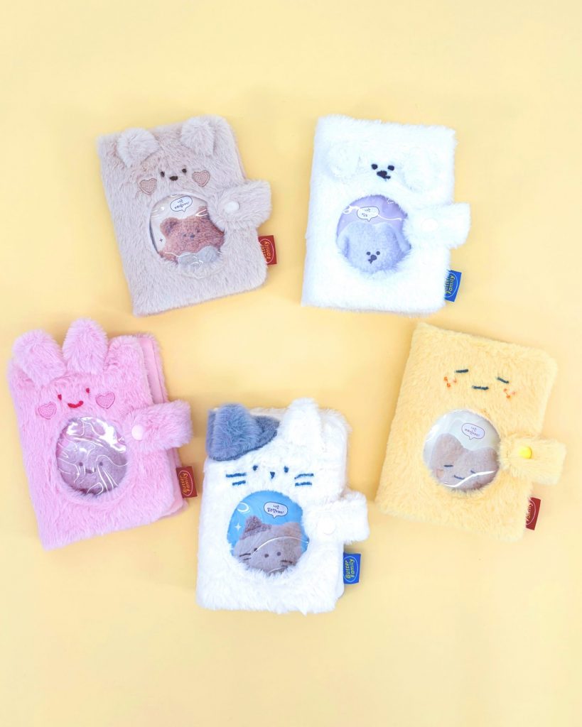 「ふわふわ フォトカードブック」（各1980円）