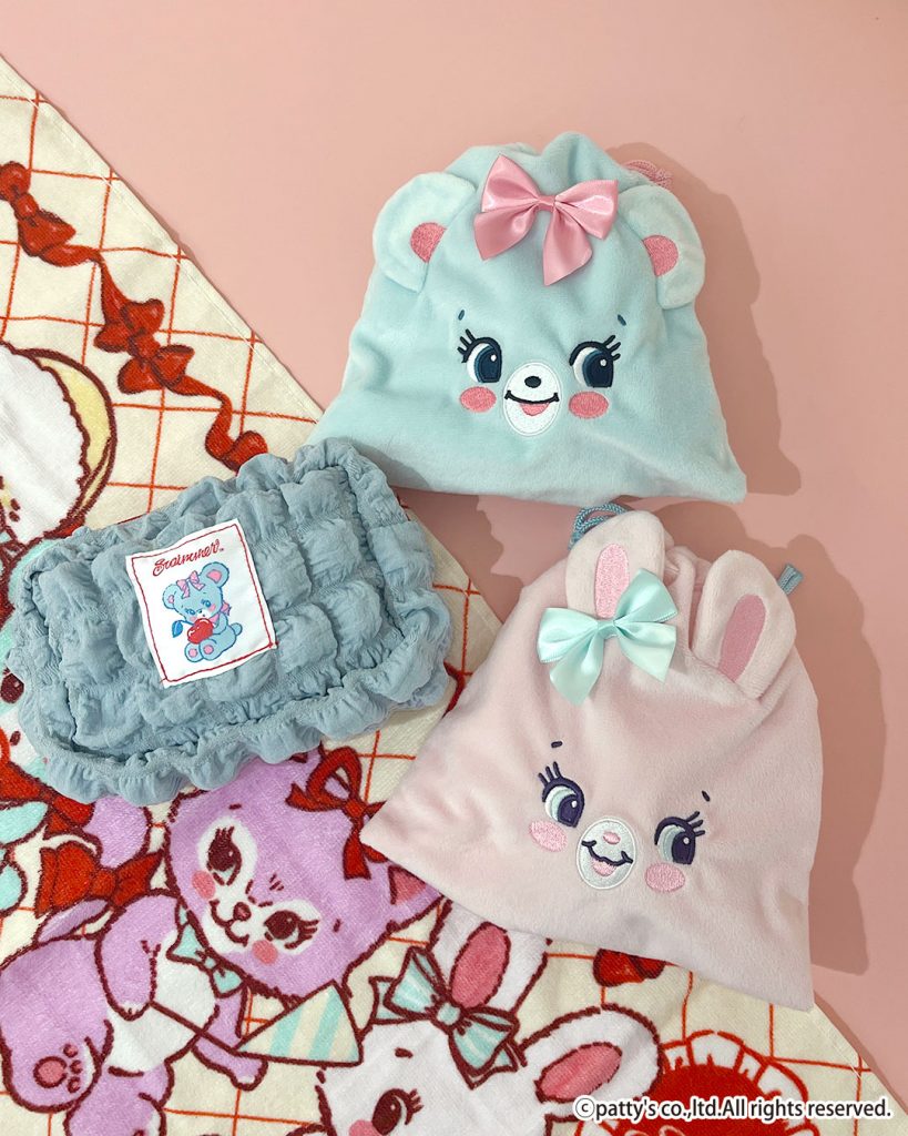 ふわふわ巾着、ポップコーンポーチ／各390円（税込429円）