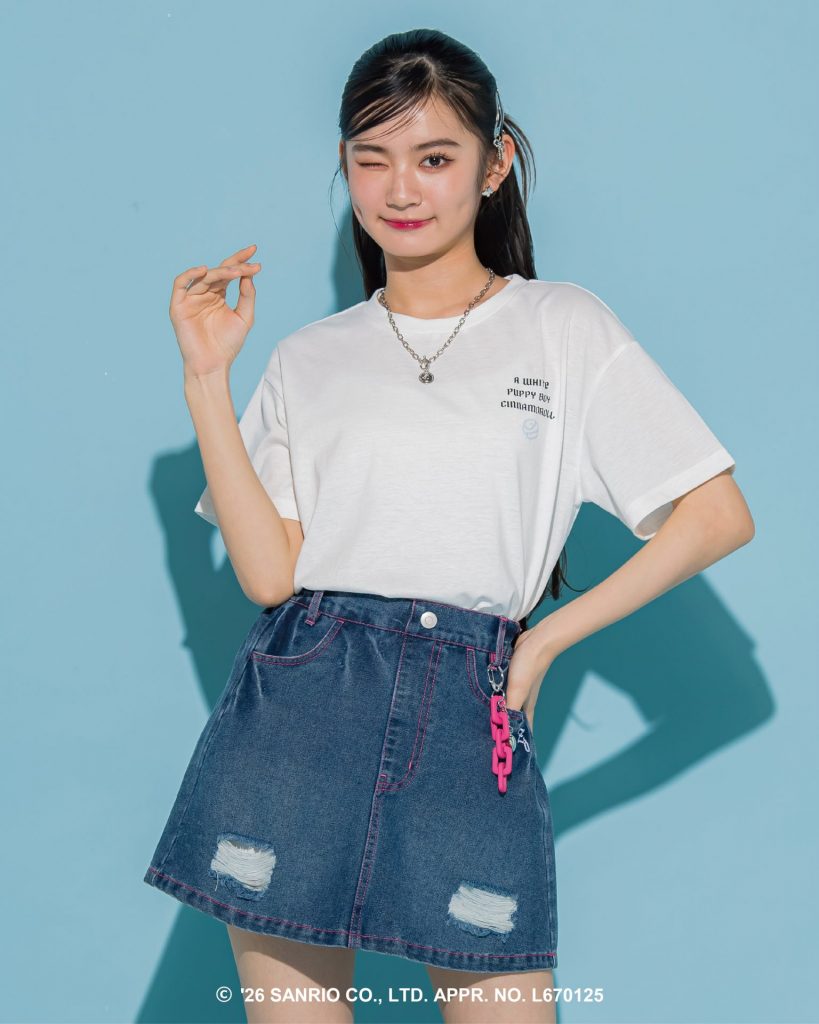 【シナモロール】バックハート半袖Tシャツ」（3630円）　(C)2026 SANRIO CO., LTD. APPROVAL NO. L670125