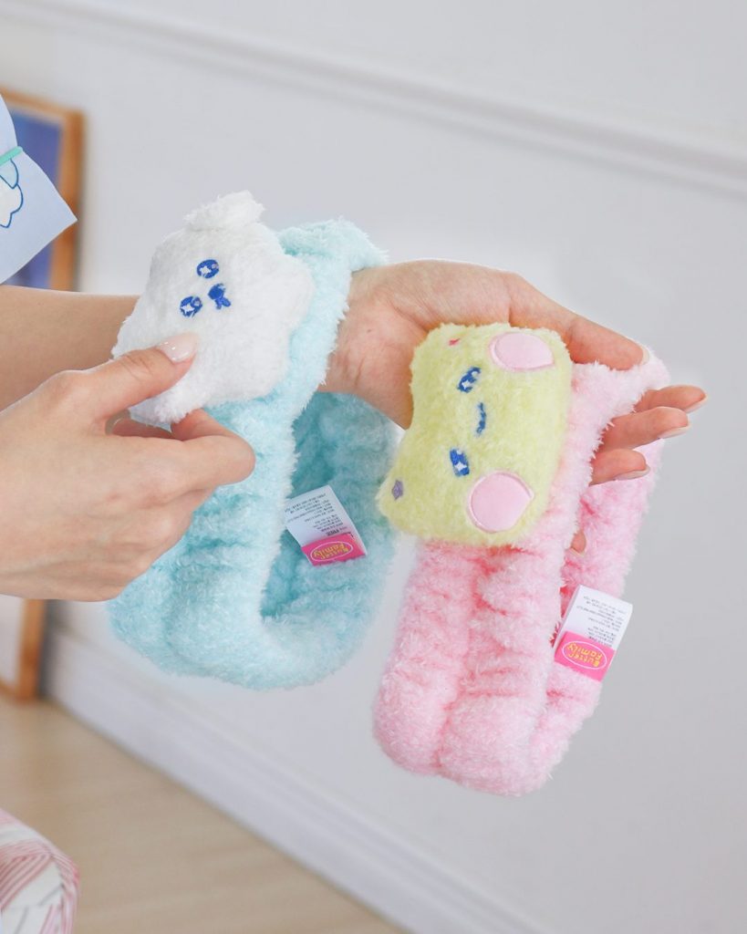 「キラキラ ペア 洗顔用ヘアバンド」（2200円）